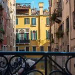 De L'alboro Hotel
