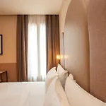 De L'alboro Hotel 3*