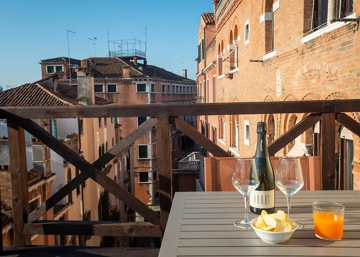 De L'alboro فندق